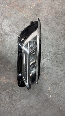 2018-2023 VW Tiguan right headlight