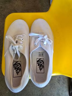 Tennis shoes