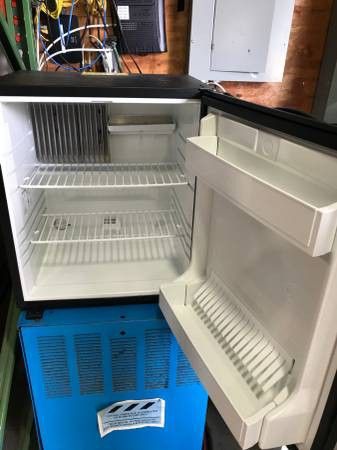 Hotel mini/Bar cooler. Dometic RJ161D- fridge Dormroom garages, campgrounds