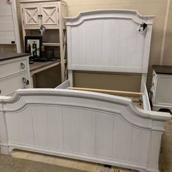 Nashbryn Whitewash Panel Bedroom Set (Queen and King Bed Frame