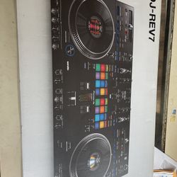 Pioneer Rev 7 Dj Controller Never used Case Included 