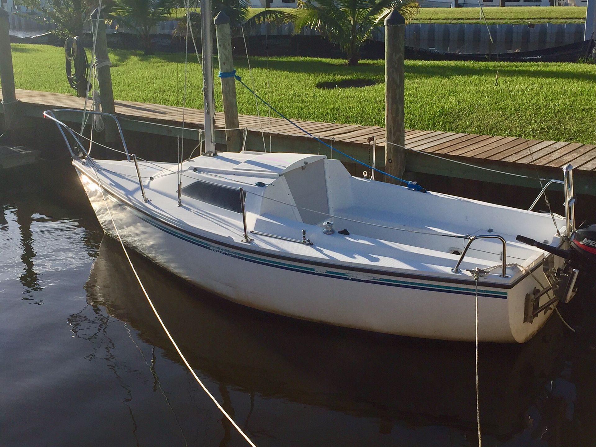1999 Catalina Capri 18 w/ 8hp Mercury outboard and trailer
