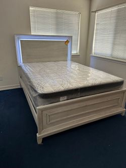 Queen Size Mattress Pillow Top New Bedframe sold separately