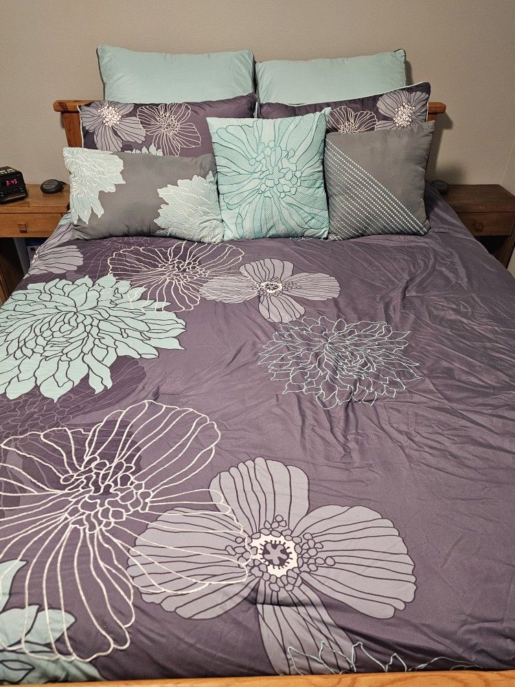 Queen Comforter + 3 Decorative Pillows
