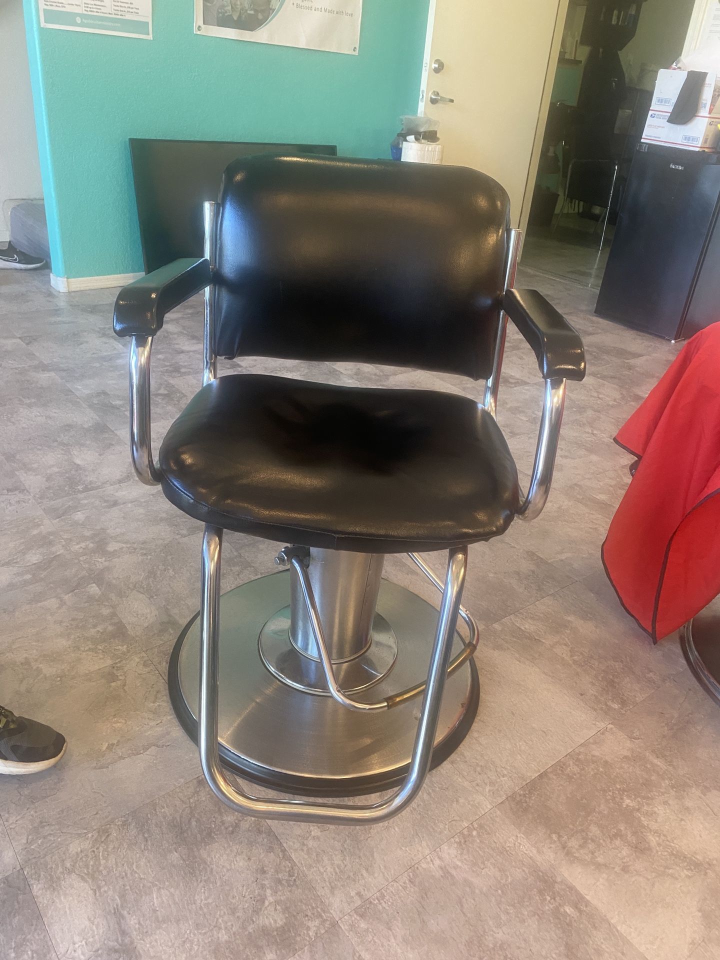 Salon hydraulic chair
