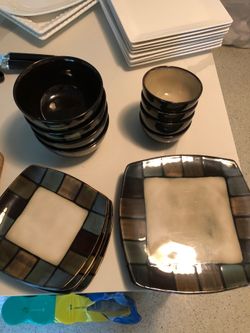 PLATE SET $1 EACH NO SCRATCHES NO CHIPS