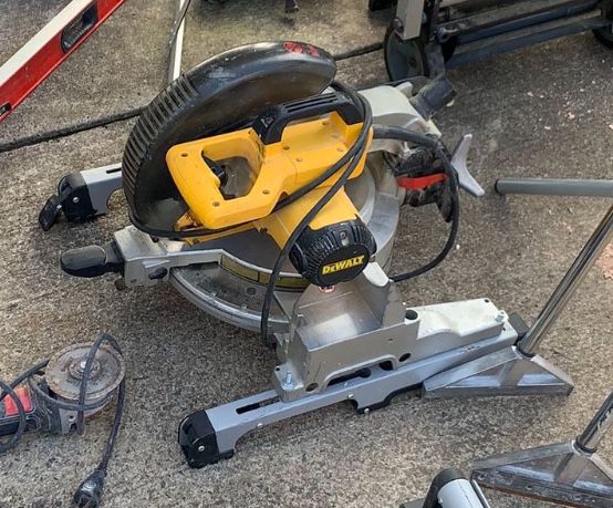 Saw Dewalt