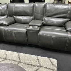 Dual Reclining Couch With Center Console 