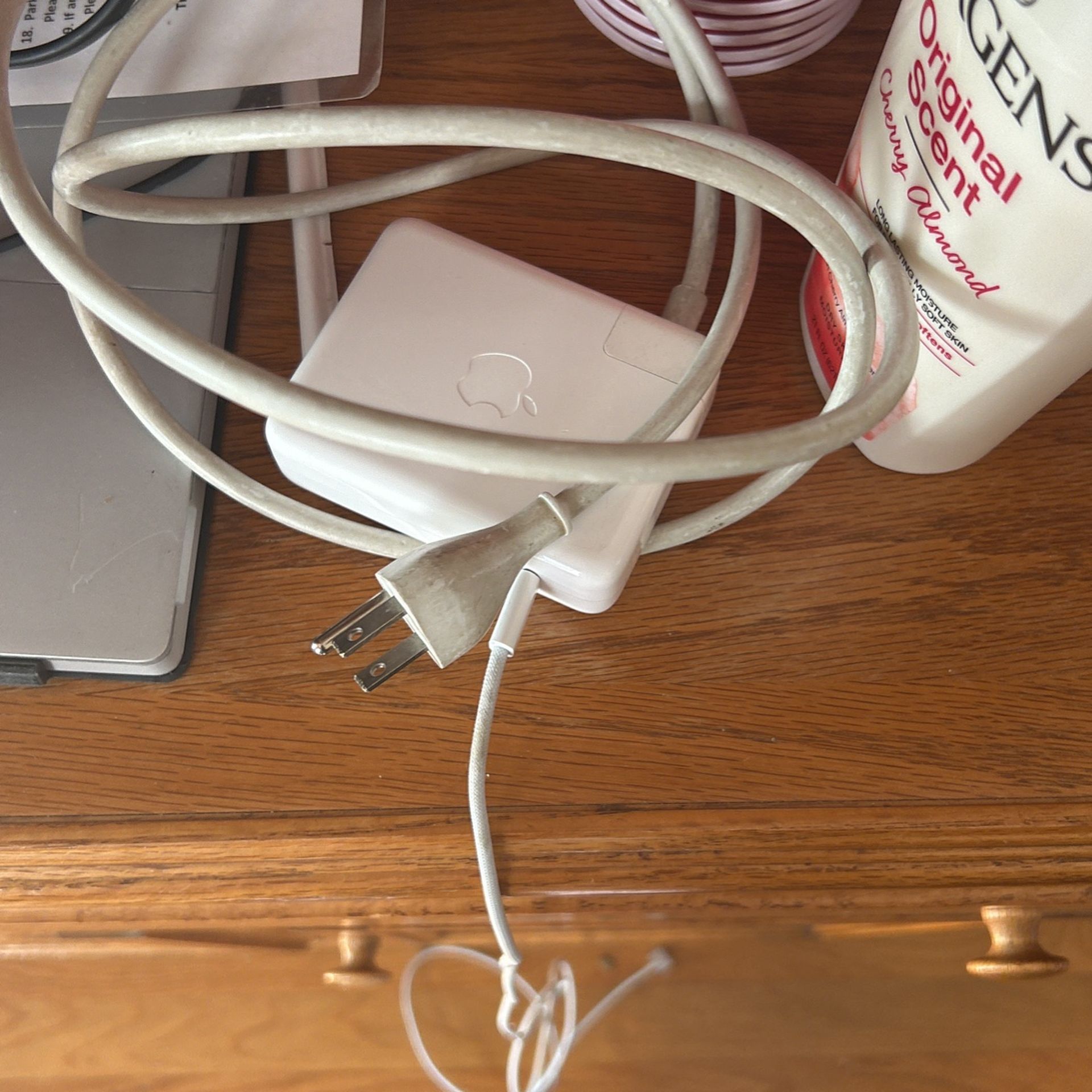 Apple MacBook Power Adapter With Charger