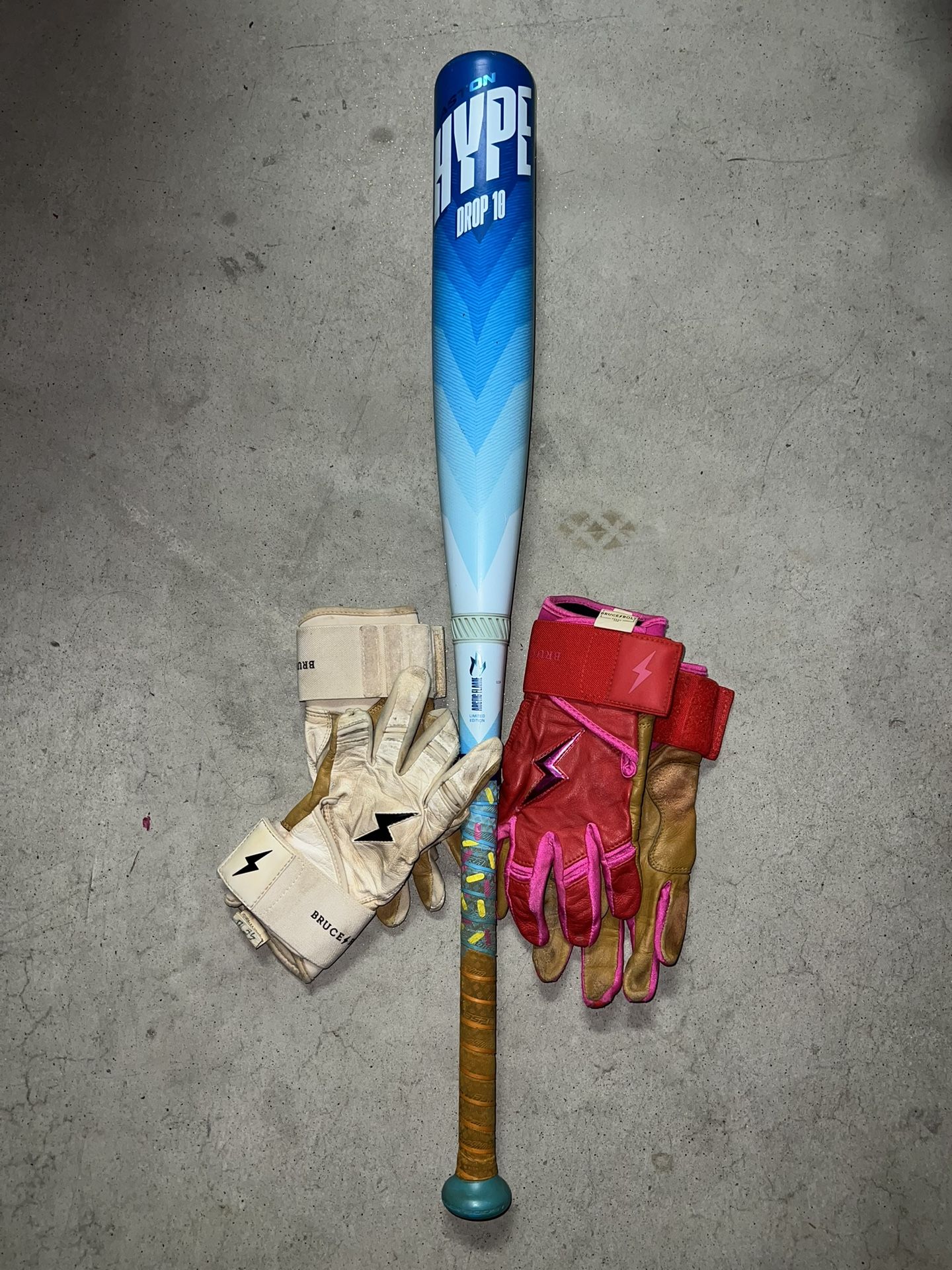 Easton Hype Fire “Arctic Flame” 29/19 And Bruce Bolt Gloves