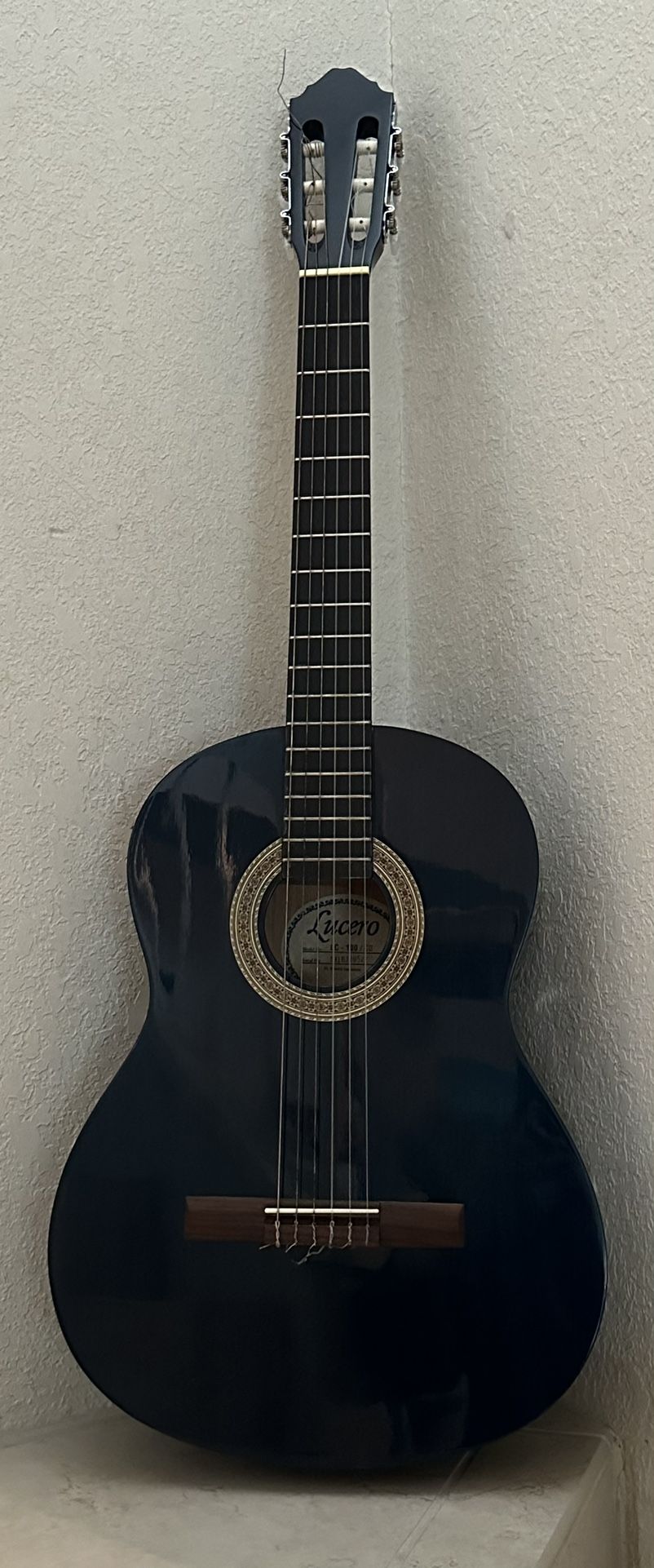 Lucero classical guitar Model  LC100