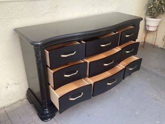 9  DRAWERS DRESSER