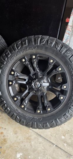 Whells 20x10x8.70 Ford f250 and adapter 8x1.65 ram 2500 optional with 20x12.50r20 tires