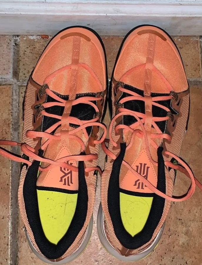 Flytrap Kyries Size 15