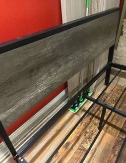 🛏️ Queen Size Bed Frame✨