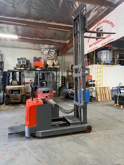 Electric pallet Stacker