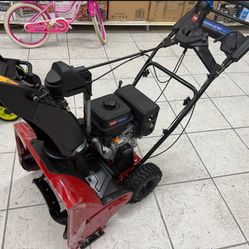 TORO - GAS SNOW BLOWER 24 inch - Single Stage - Self-propelled