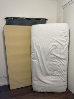Single mattress with floor frame