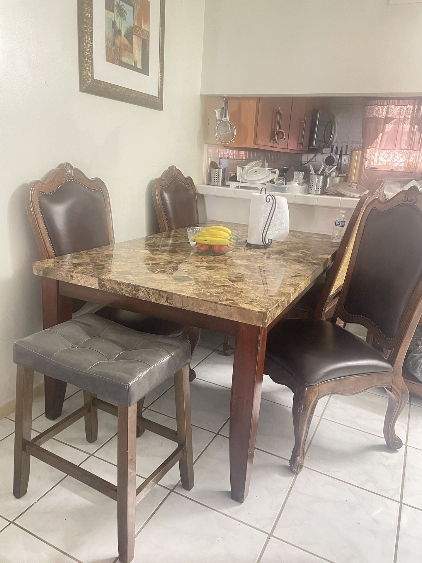 Dinning Table In Excellent Condition *moving Sale*