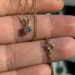 Elegant 14k yellow gold and Diamond solitaire pendant necklace