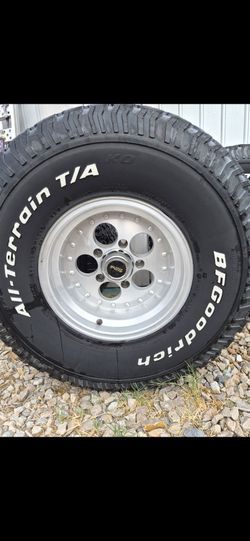 Rims and tires  33x12.50.15.        Patern 5x5.5