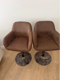 2 adjustable bar stools