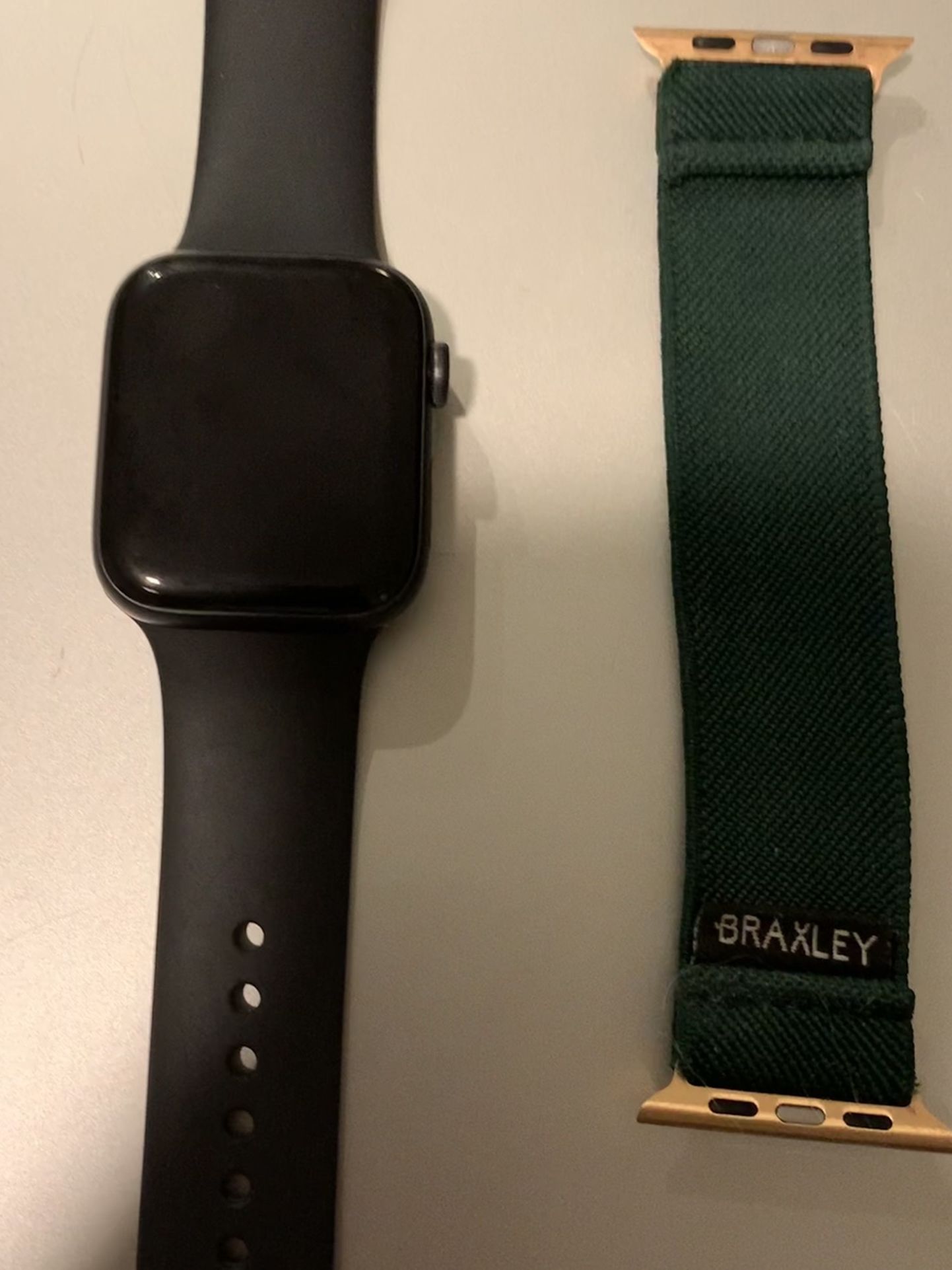 Apple Watch Series 5 44mm (with bands)