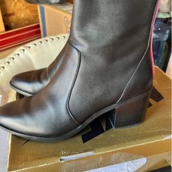  Black Boots 