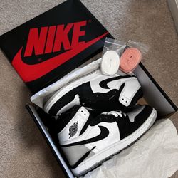DS Jordan 1 Bleached Coral Size 11