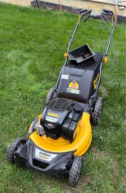 Like New DeWalt High-Wheel RWD Lawnmower w/ Rear Bag