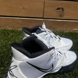 Kyrie Fa21