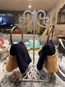 Towel holder