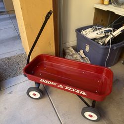 Radio Flyer Red Wagon – Classic Metal Wagon w/ Handle