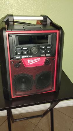 M18 Milwaukee RADIO+CHARGER STATION JOB SITE SPEAKER
