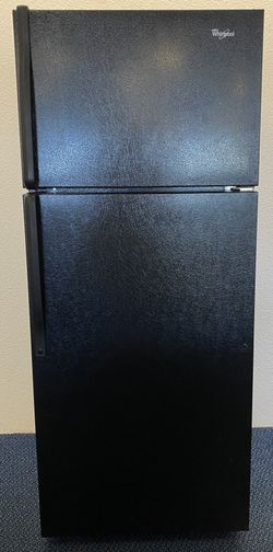 Black Whirlpool Top Freezer Refrigerator (1-0070)