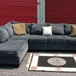 FREE DELIVERY LOCALLY!!
BROYHILL TRIPOLI SLATE SECTIONAL SOFA