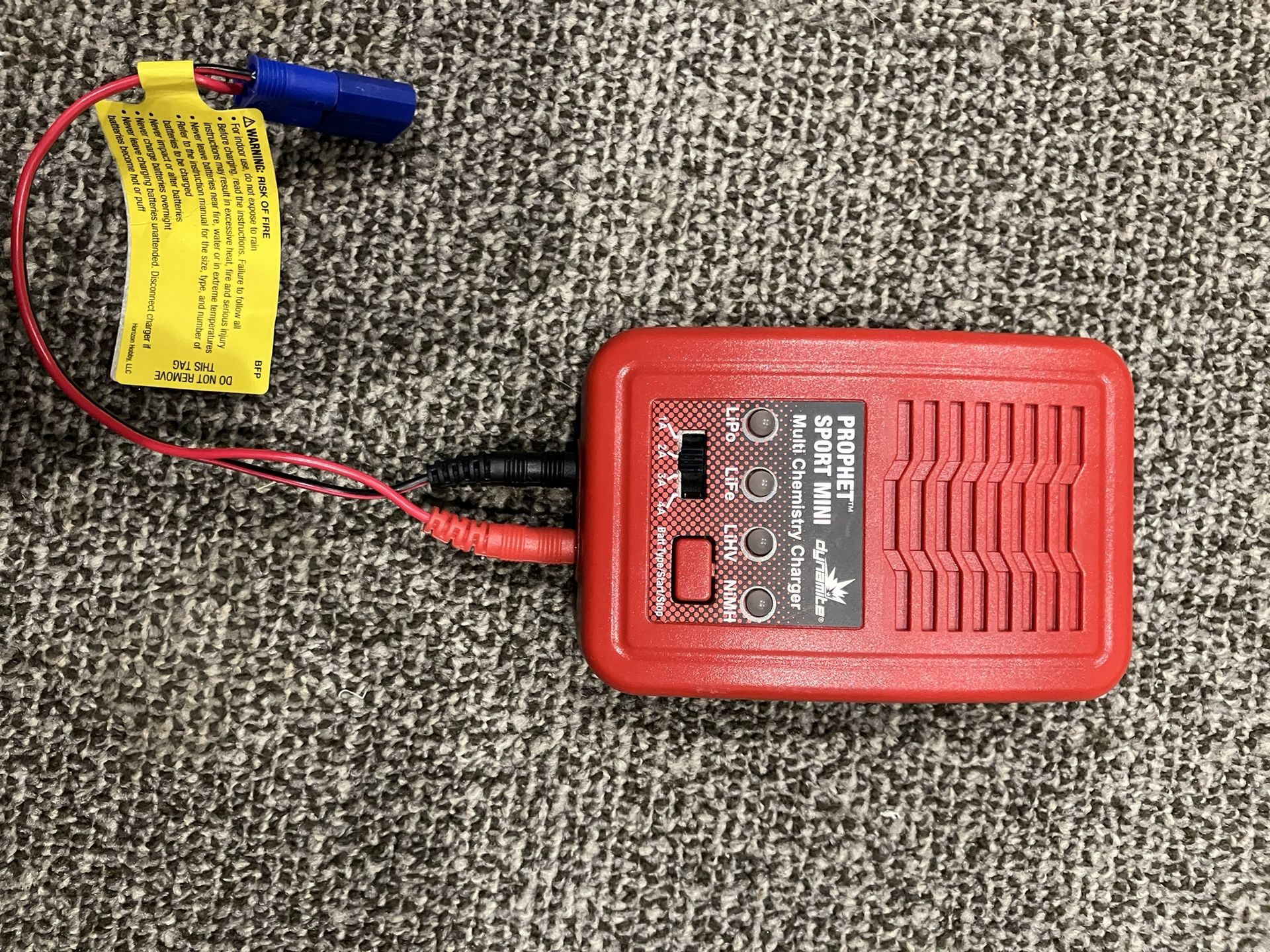 Dynamite Prophet Sport Multichemistry Charger. ( 2-4 cell lipo )