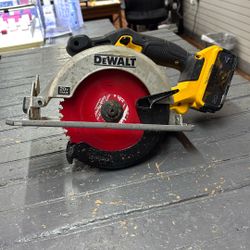 DEWALT Cordless Circular Saw DCS393