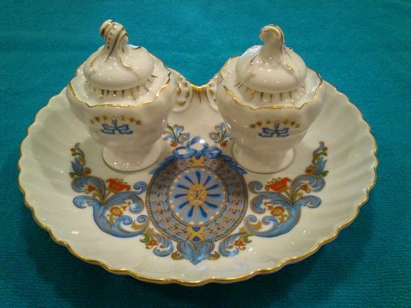 Elizabeth Arden 3-Piece Porcelain Vanity Set