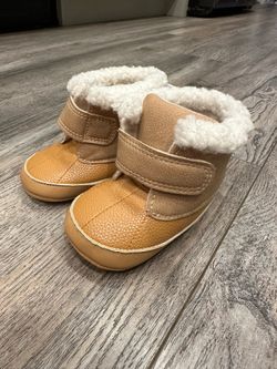 New Toddler Boots With Tags Size 9-12 months or Size 3
