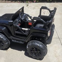 Kids Electric Jeep. W/Bluetooth Connectivity Speakers
