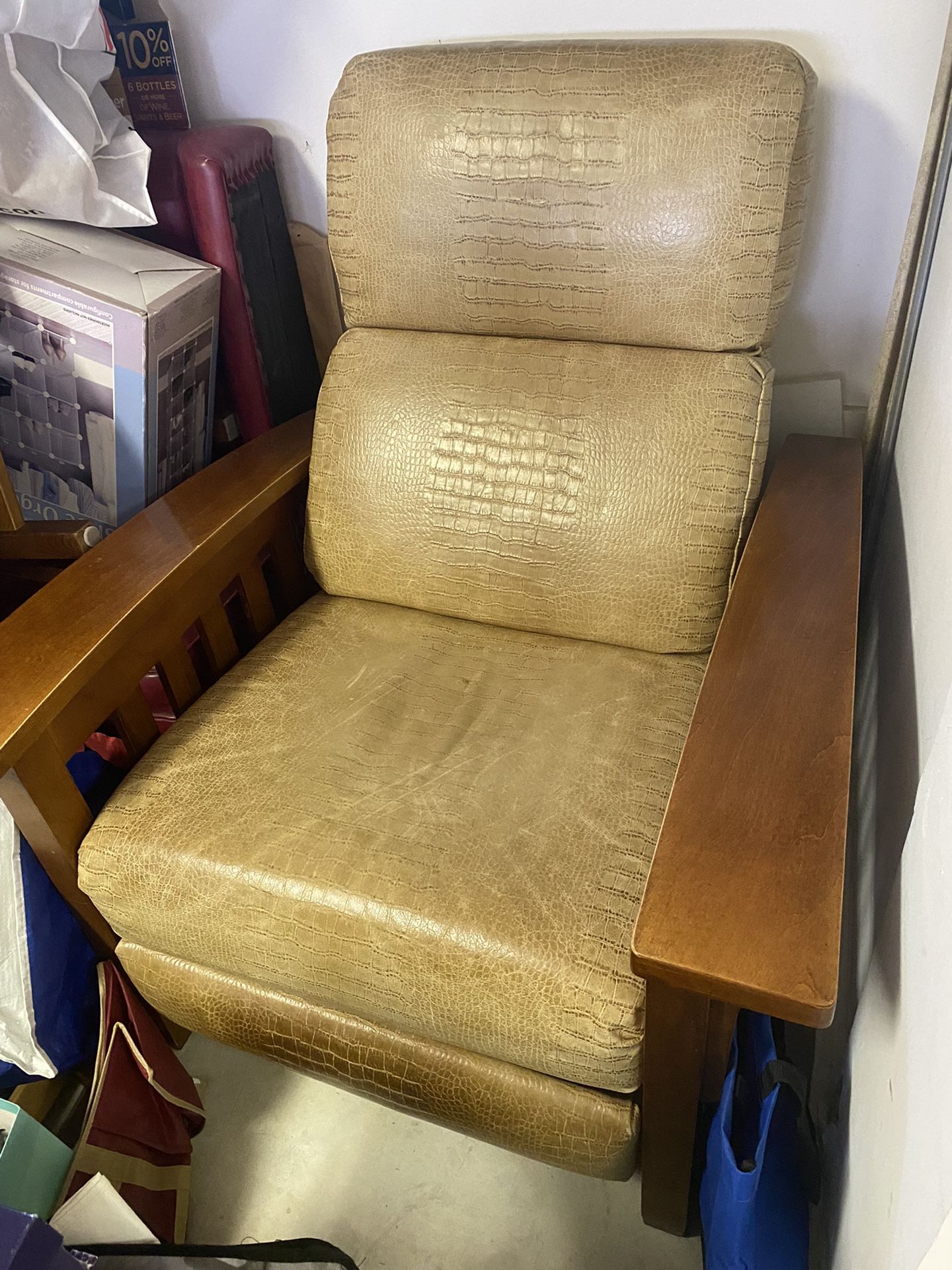Craftsman Style Recliner Leather Chair