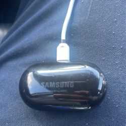 Samsung Wirless  Earbuds With Case 