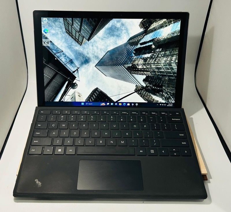 Surface Pro Intel(R) Core(TM) i7-7660U CPU @ 2.50GHz (4 CPUs) 16GB 500GB W 11 pro
