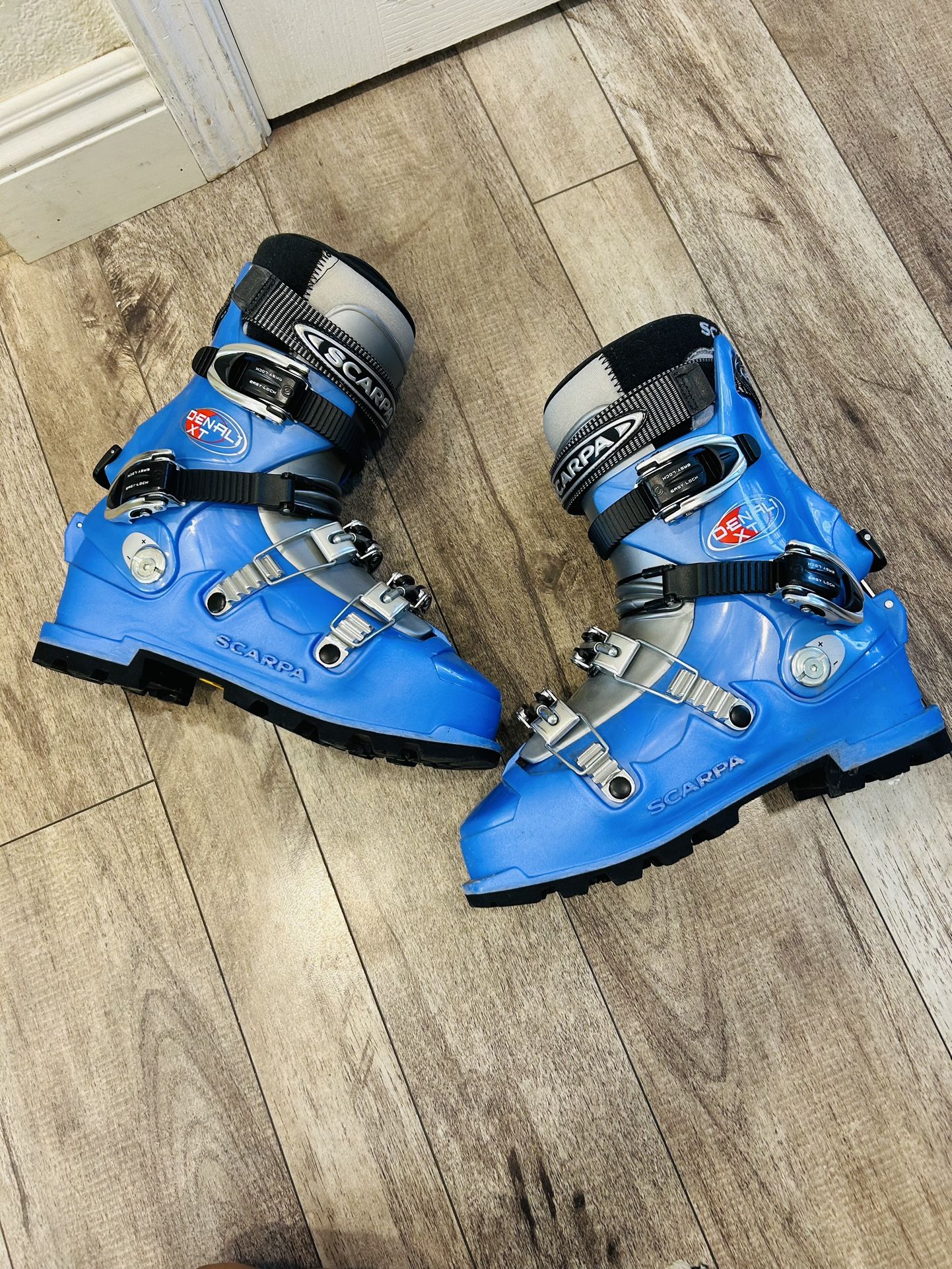 SCARPA SKI BOOTS SIZE 9.5/10