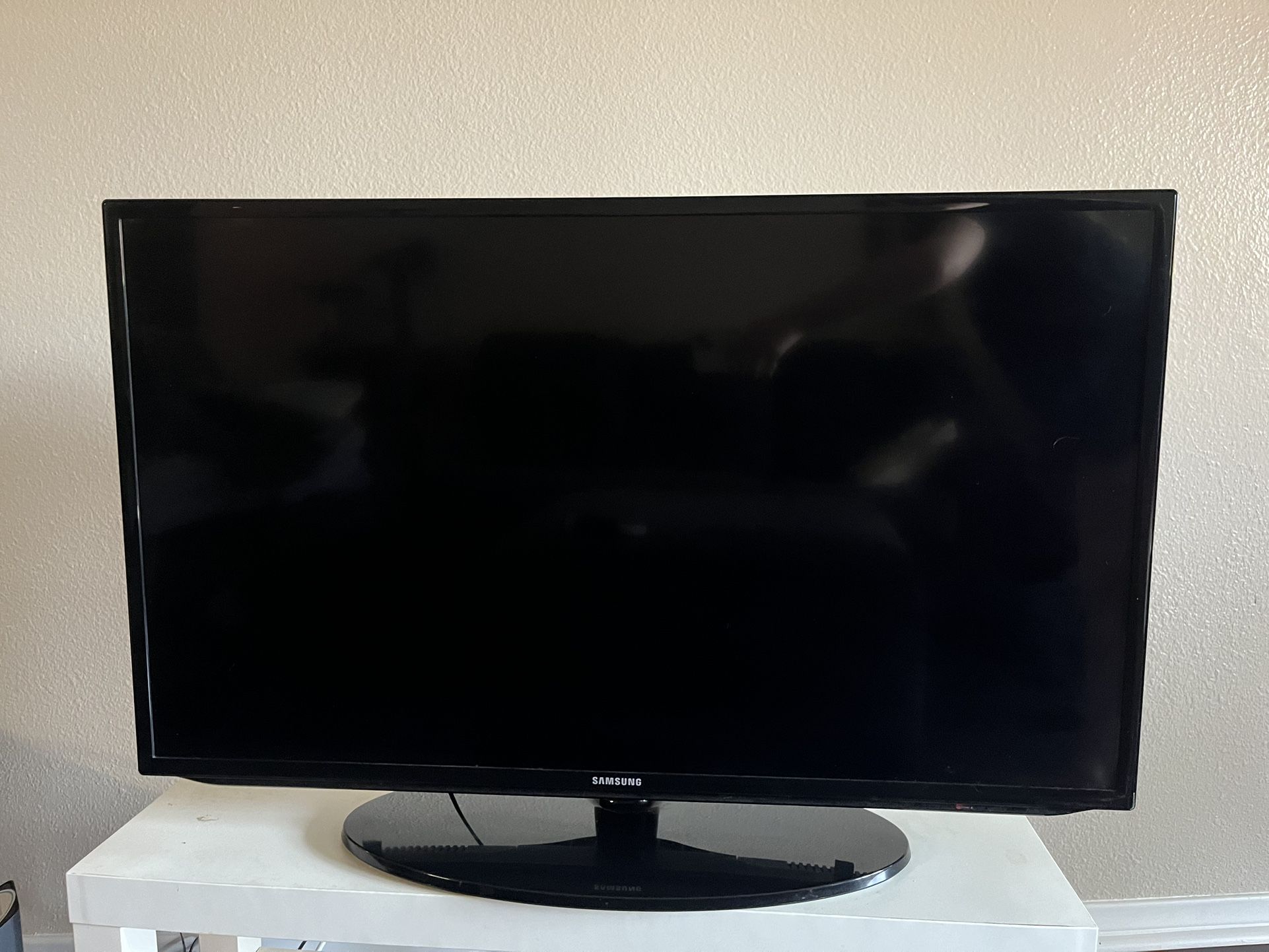  📺 Samsung 40” LED TV Works Great!  