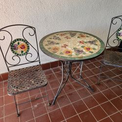 Patio Table 2 chairs
