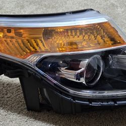 2011 - 2015 Ford Explorer oem  Right Passenger Halogen Headlight
