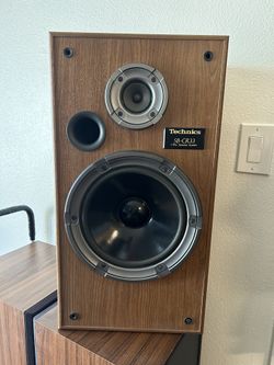 VINTAGE TECHNICS SB-CR33 2-Way SPEAKERS - Simulated Wood Cabinet