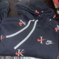 NIKE SWOOSH SPELL OUT HOODIE SIZE LARGE  UNISEX 